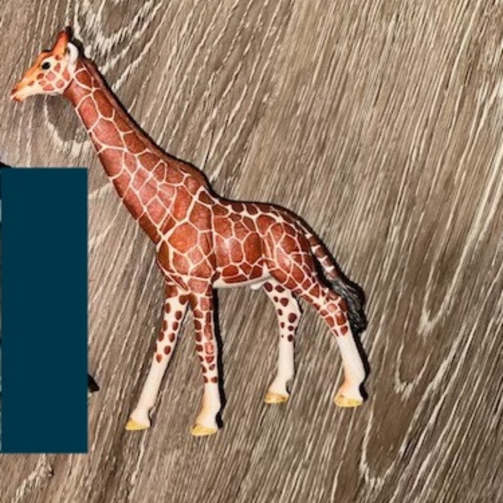 Cabela's Giraffe figure. Excellent condition